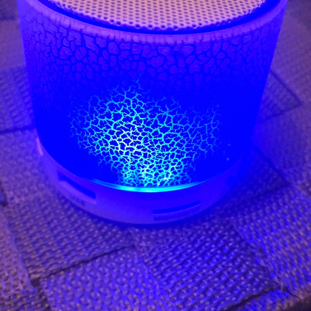 Bluetooth speaker white